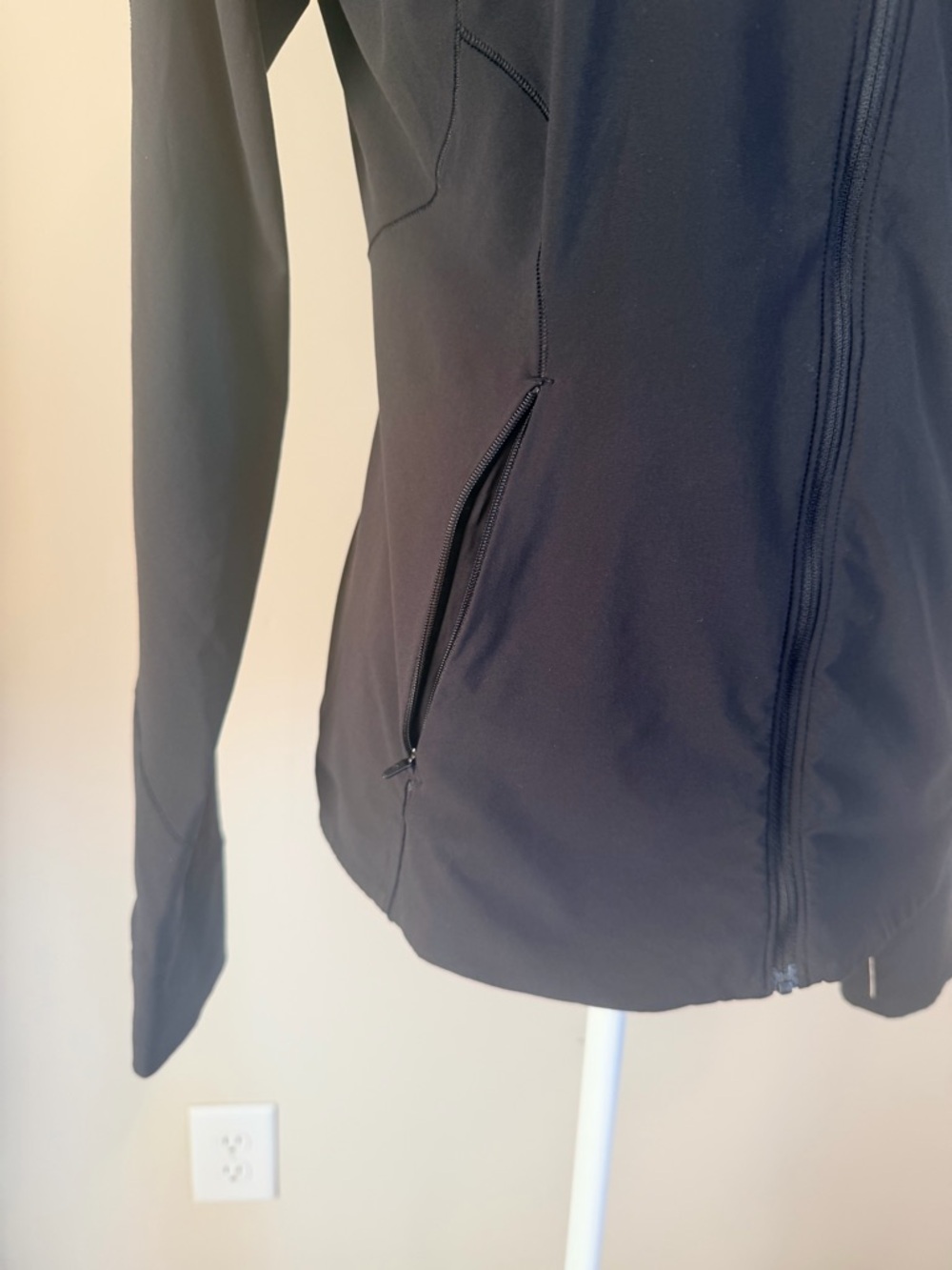 Lululemon stretchy Mist hooded Windbreaker Black water repellent size 6 women's - Picture 9 of 15